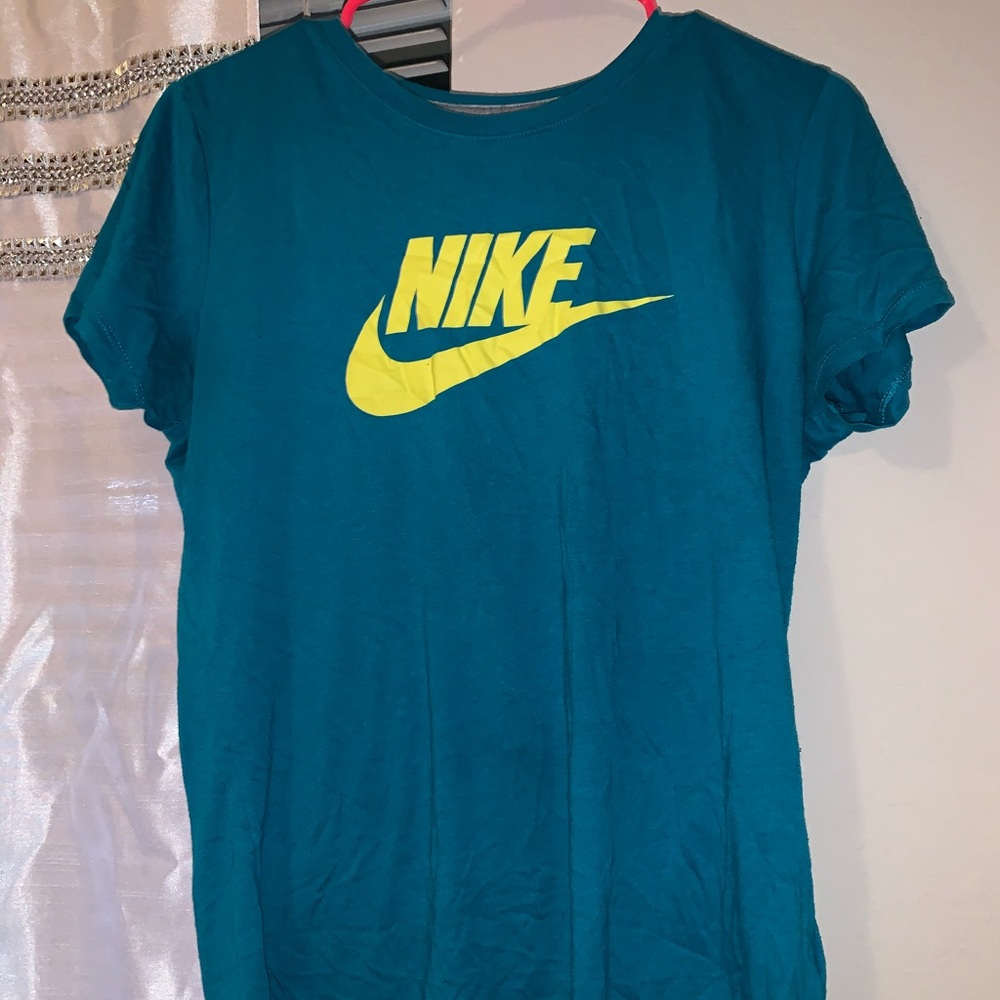 Nike t-shirt